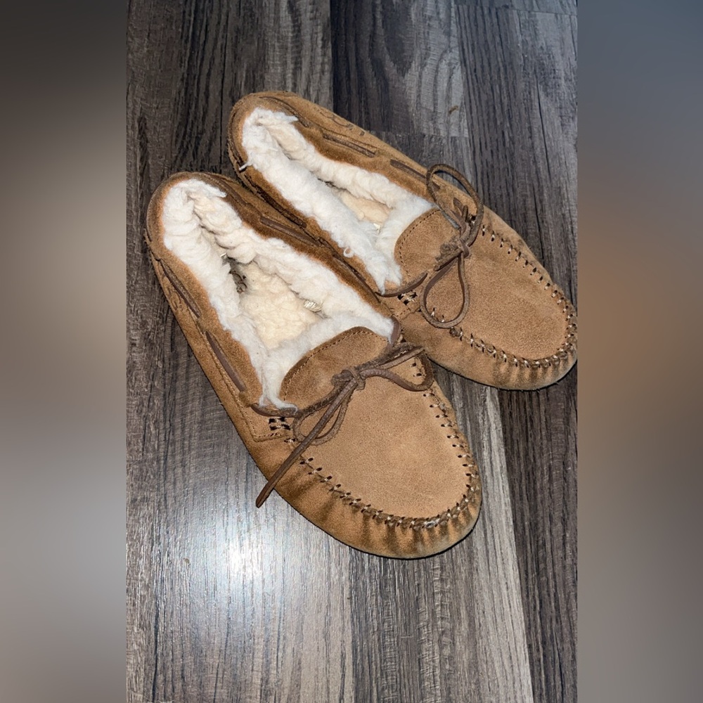 Women’s size 3 UGG slippers house shoes brown and tan furry fall lounge wear